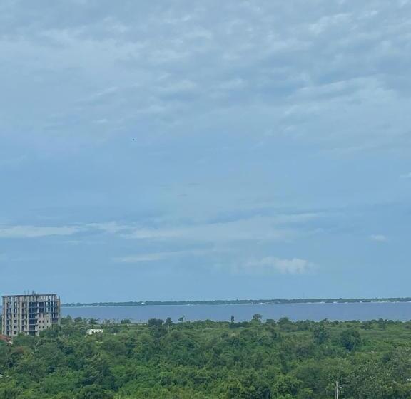 סטודיו סטנדרטי נוף לים, Seaside Serenity W/ Sunrise @ Saekyung Village One