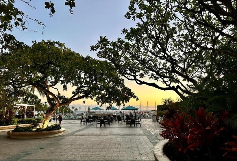 דירת חדר נוף לים, Waikiki Beach Experience! Luxury Oceanview Suite!