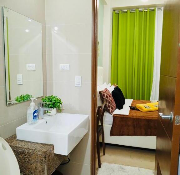 Standard-studio Parveke, Studio 1st Fl With Balcony Across Terminal 3 Airport