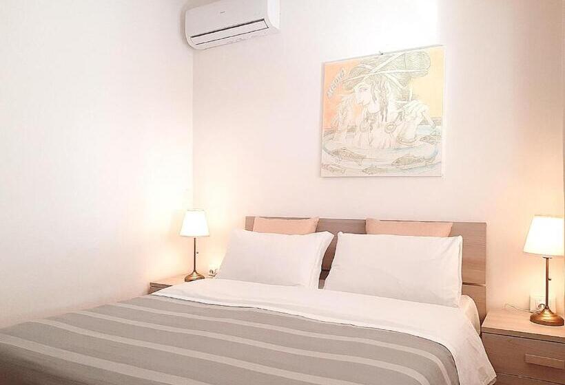 سوییت خانوادگی, The Terrace