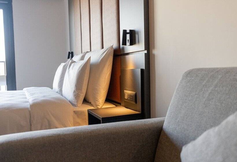 اتاق اجرایی, The Londoner Hotel St. Julian S