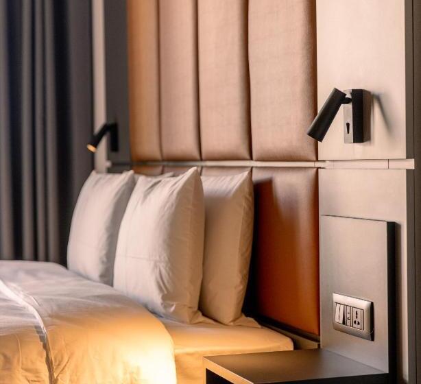 Comfort room with balcony, The Londoner Hotel St. Julian S