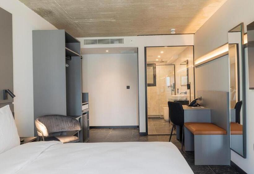 اتاق لوکس با چشمانداز شهر, The Londoner Hotel St. Julian S