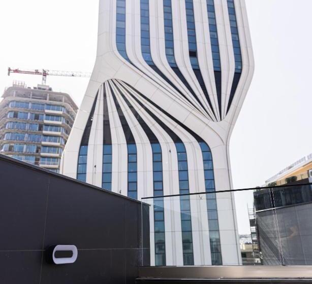 سوئیت جونیور با تراس, The Londoner Hotel St. Julian S