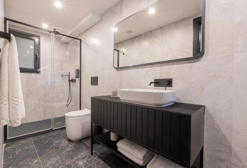 سوئیت جونیور با تراس, The Londoner Hotel St. Julian S