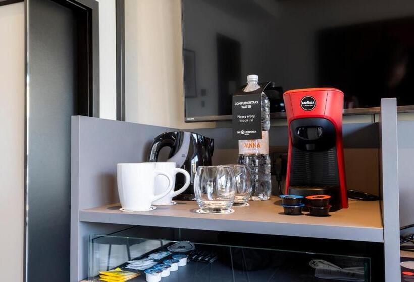 سوئیت جونیور با تراس, The Londoner Hotel St. Julian S