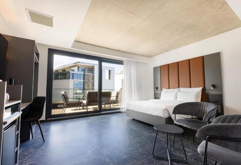 سوئیت جونیور با تراس, The Londoner Hotel St. Julian S