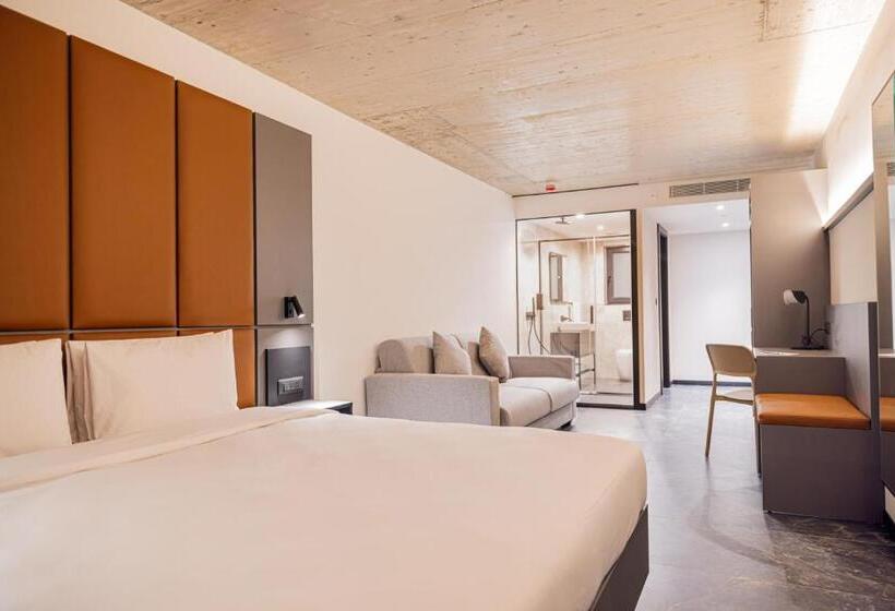 اتاق اجرایی, The Londoner Hotel St. Julian S