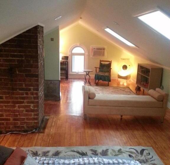 豪华单人间, The Red Rooster