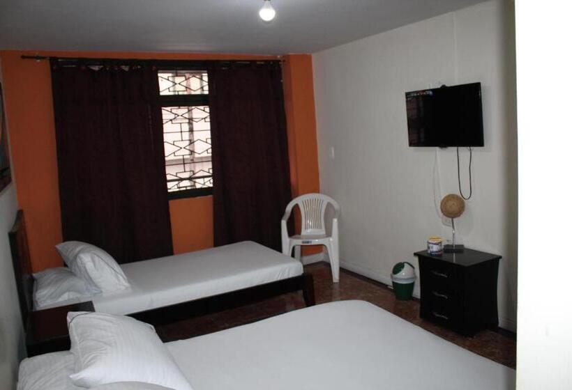 اتاق استاندارد سه نفره, Ian Armenia