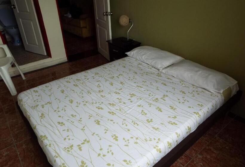 اتاق استاندارد, Ian Armenia