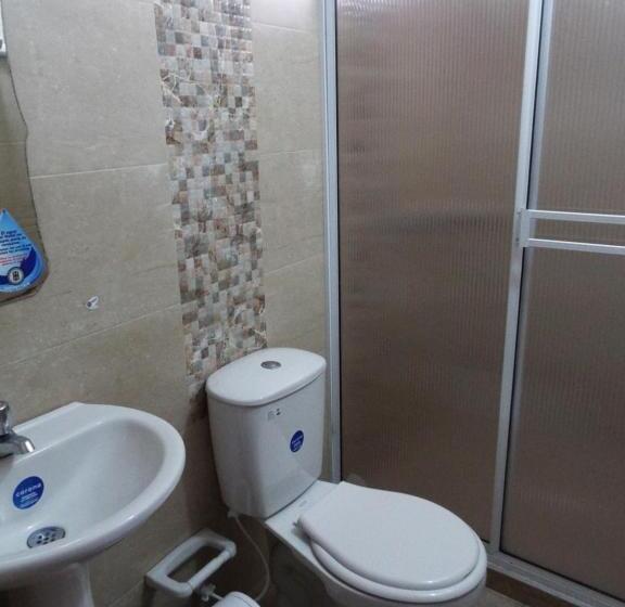 اتاق استاندارد, Ian Armenia