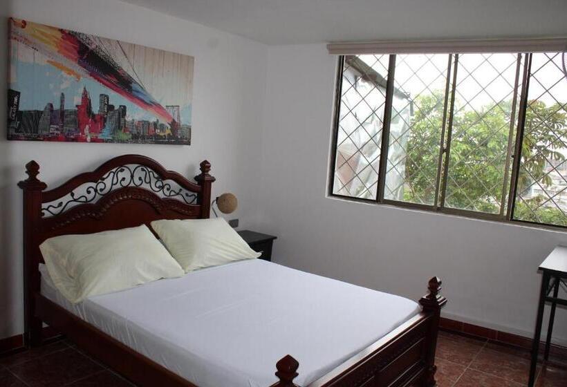 اتاق استاندارد, Ian Armenia