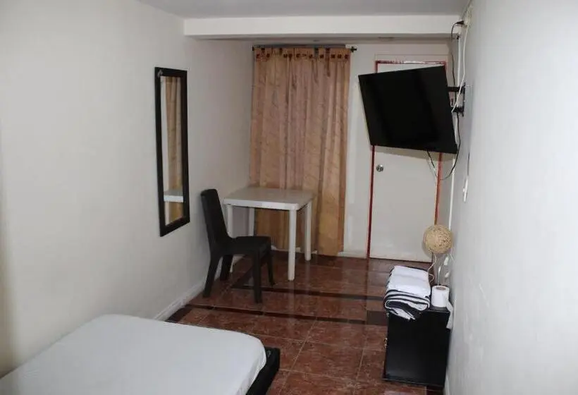 اتاق استاندارد یک نفره, Ian Armenia