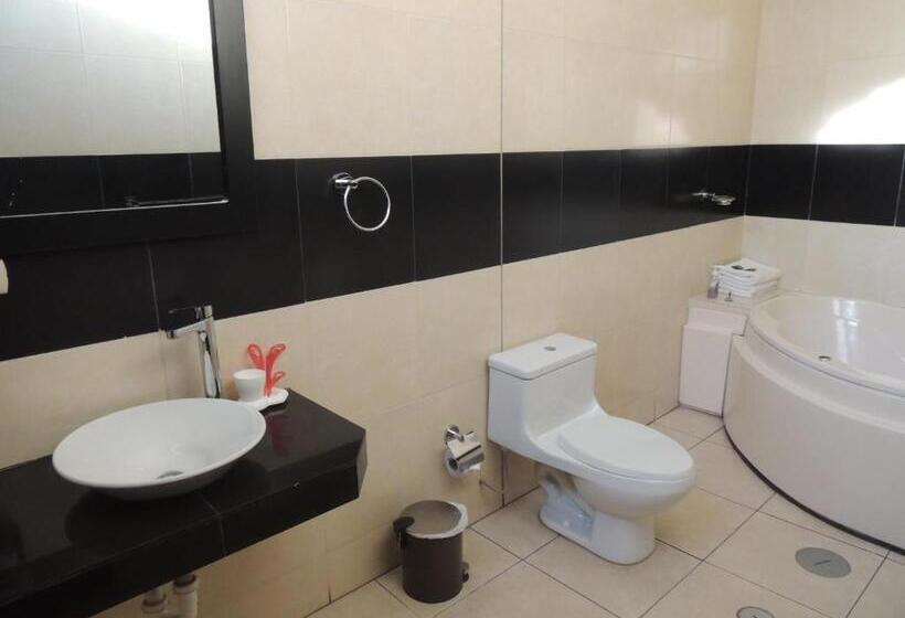 Люкс с гидромассажем, Pacific Suites