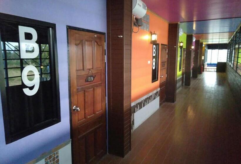 家庭间, Kruachokhai Hotel & Resort