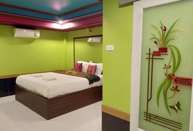 家庭间, Kruachokhai Hotel & Resort