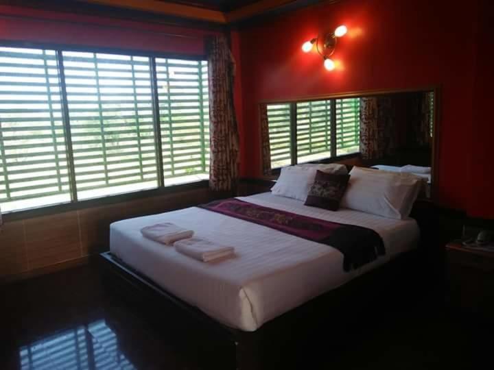 带大床的高级房间, Kruachokhai Hotel & Resort