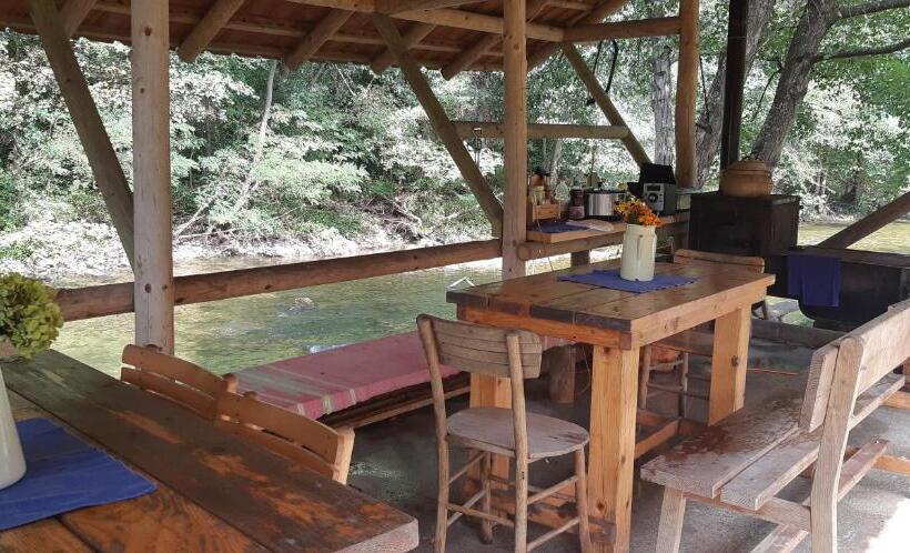 استودیو استاندارد با چشم‌انداز باغ, Bosa Noga Rzav