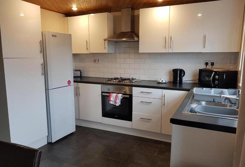 Дом 1 Спальня, Oaksham Drive