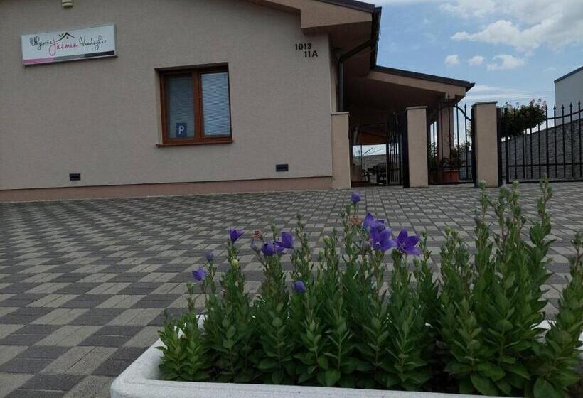 חדר סטנדרט לשלושה עם חדר אמבטיה משוף, Ubytovňa Jázmin Vendégház