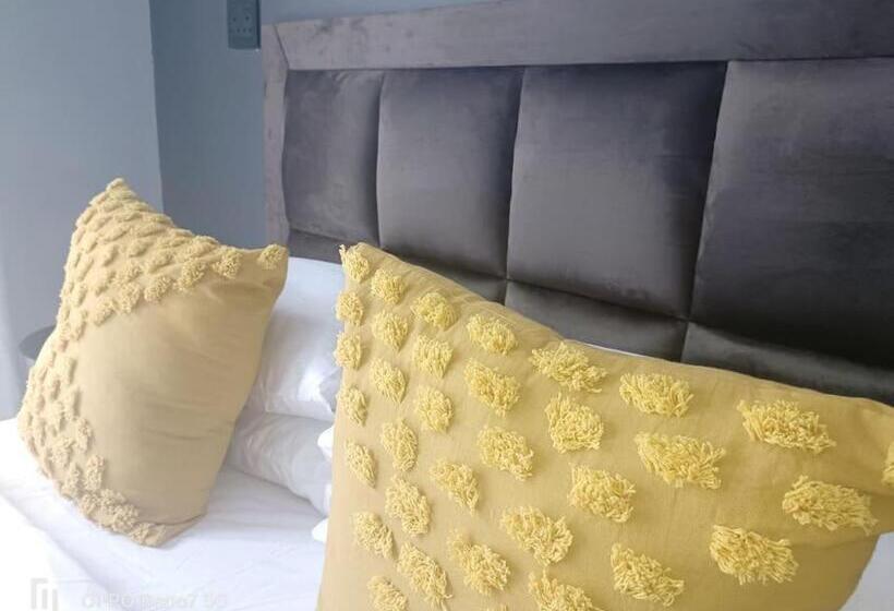 דירת חדר בקומת קרקע, 16 On Ryde