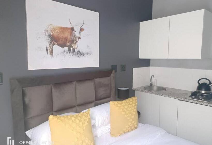 דירת חדר בקומת קרקע, 16 On Ryde