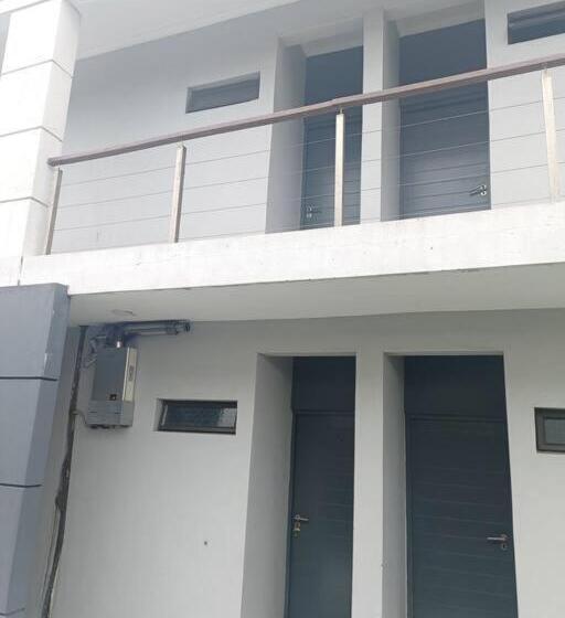 דירת חדר בקומת קרקע, 16 On Ryde