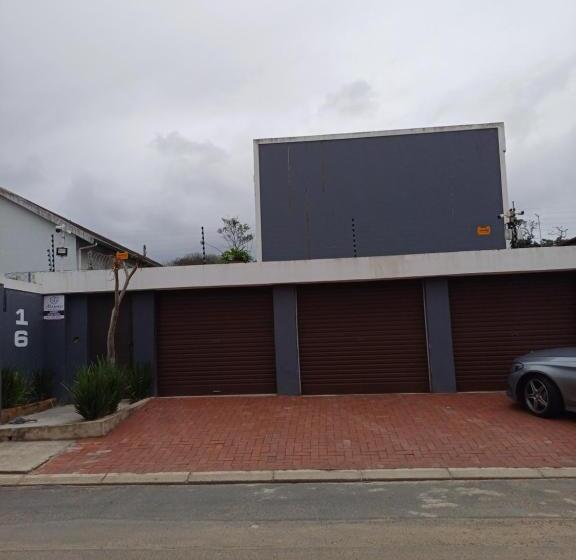 דירת חדר בקומת קרקע, 16 On Ryde