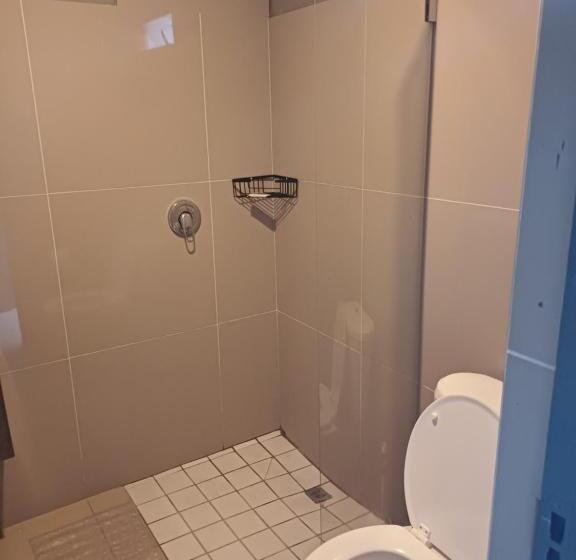 דירת חדר בקומת קרקע, 16 On Ryde