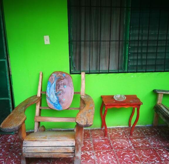 ベーシックトリプルルーム, Cabinas Rhode Island