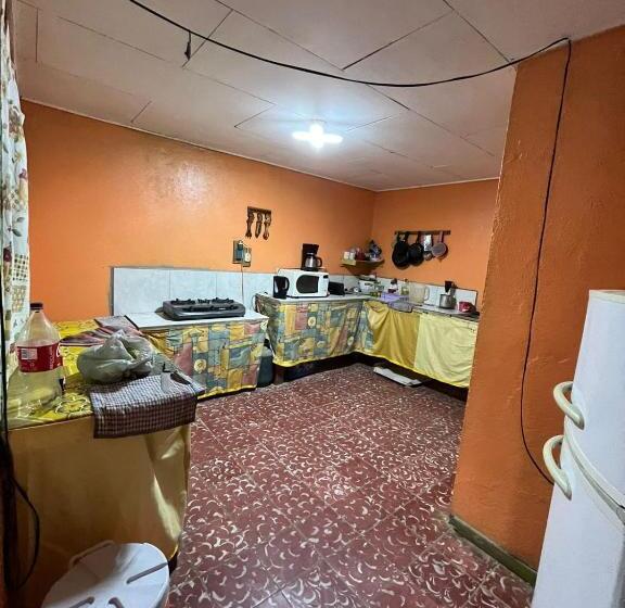 ベーシックトリプルルーム, Cabinas Rhode Island