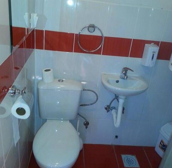 اتاق استاندارد با چشم‌انداز استخر, B&b Queen
