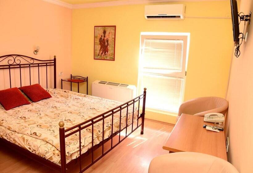 اتاق لوکس, B&b Queen