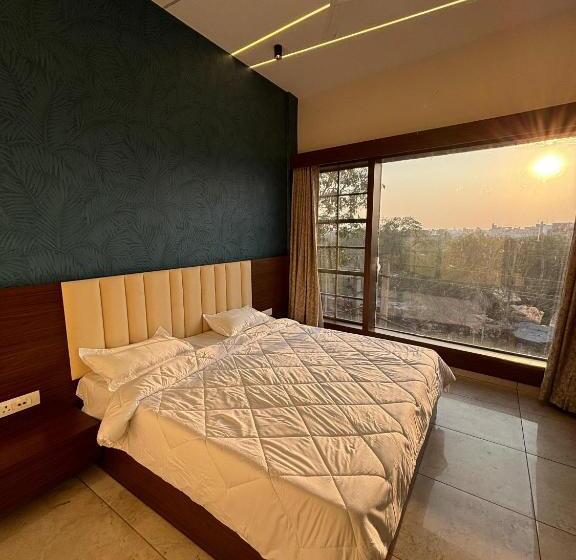 חדר משפתחתי סופריור, Ananta