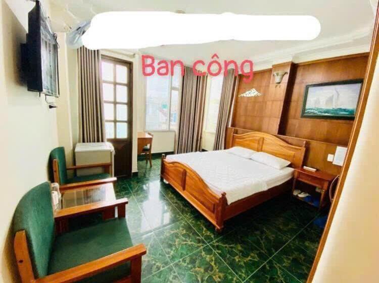 اتاق استاندارد یک نفره, Mai Sơn Tài