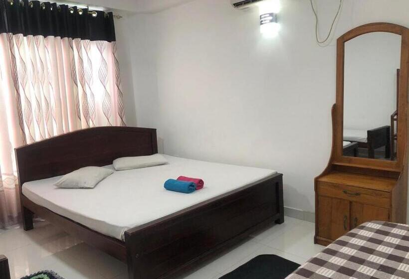 اتاق استاندارد سه نفره, Senanayaka Holiday Inn