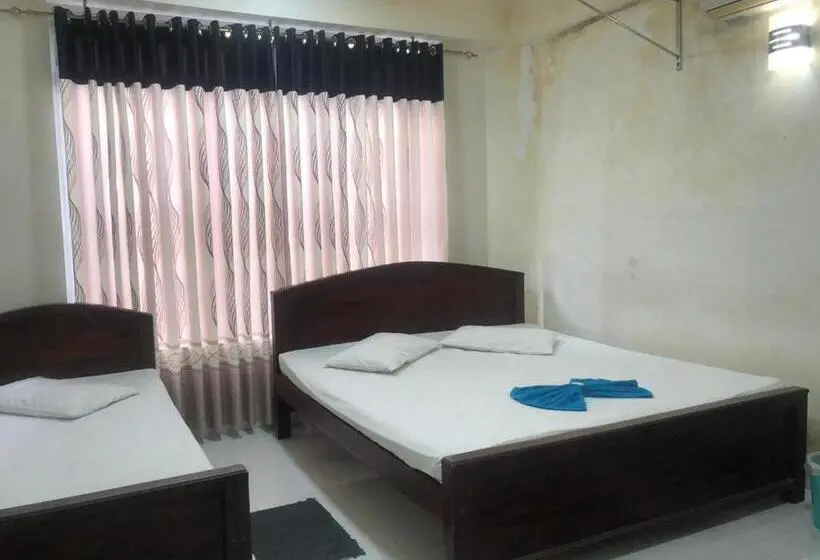 اتاق استاندارد سه نفره, Senanayaka Holiday Inn