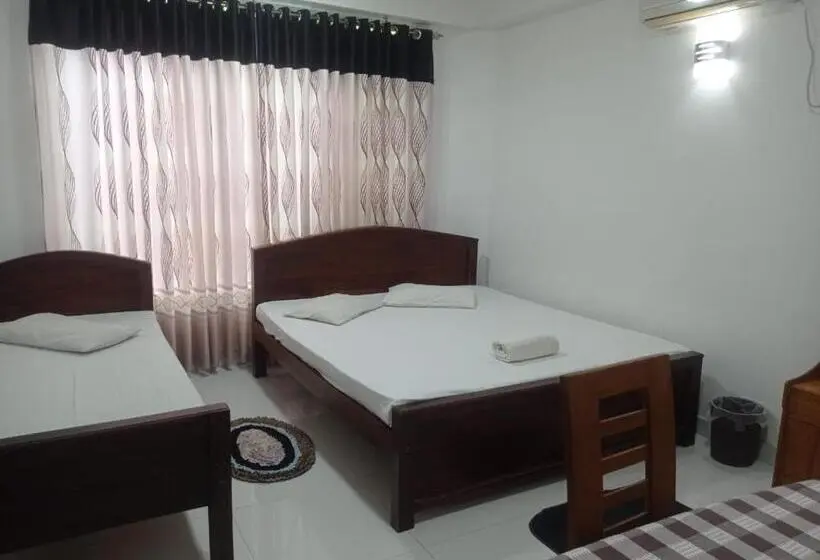 اتاق استاندارد سه نفره, Senanayaka Holiday Inn