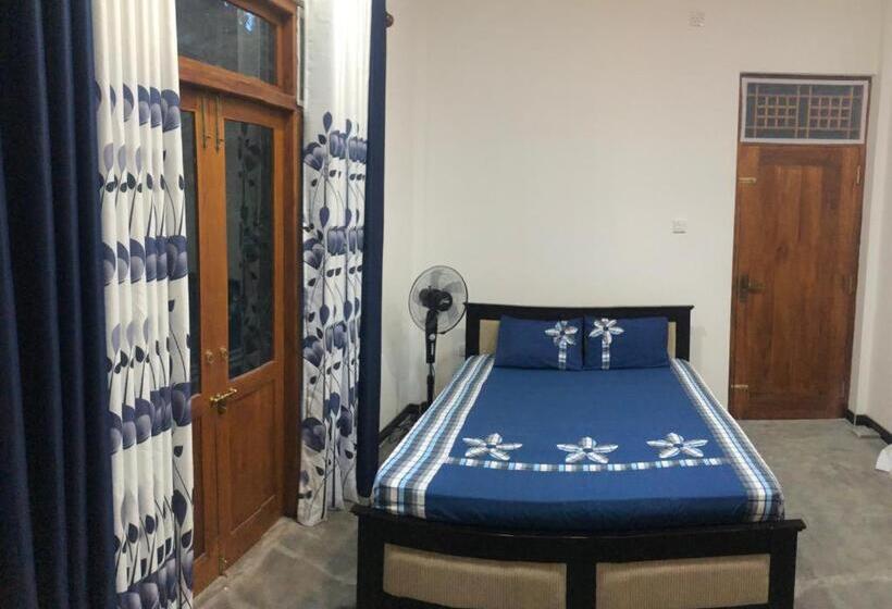 デラックスルーム, La Ventana Guest House Hirikatiya