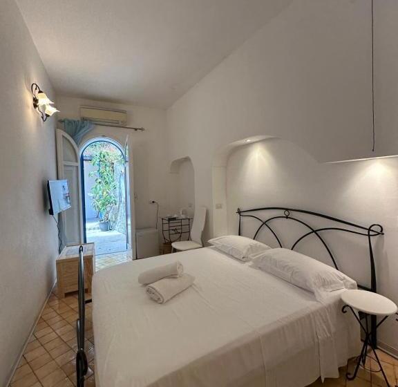 ベーシックルーム, Rada Azzurra