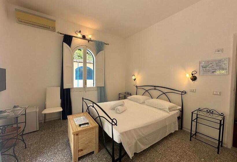 エコノミールーム, Rada Azzurra