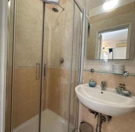 エコノミールーム, Rada Azzurra