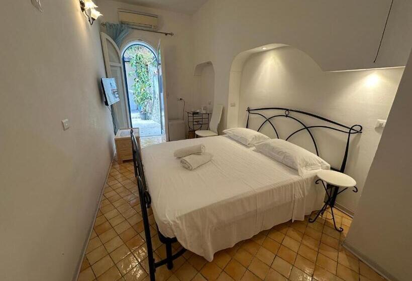 エコノミールーム, Rada Azzurra