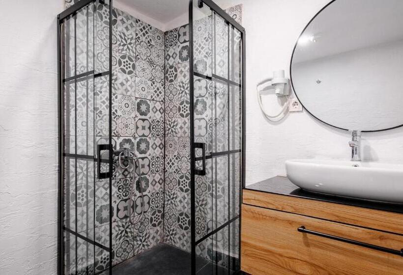 استودیوی استاندارد, Fail