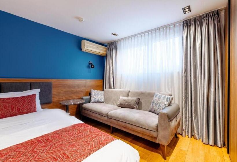 استودیوی استاندارد, Fail