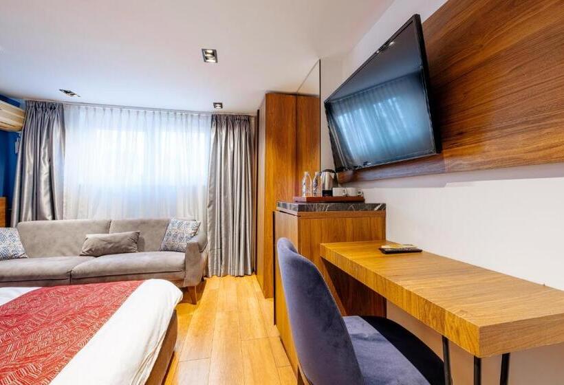 استودیوی استاندارد, Fail