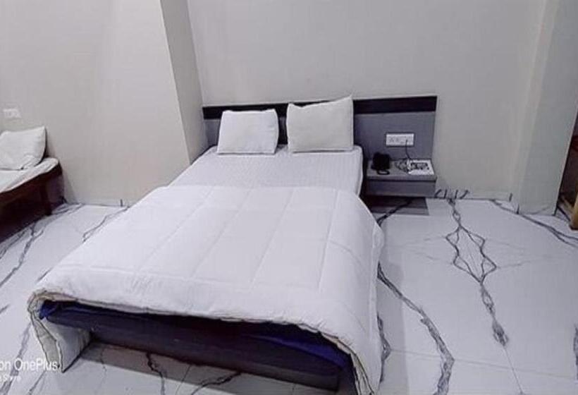 غرفة ديلوكس, Fabhotel Priya Lodging