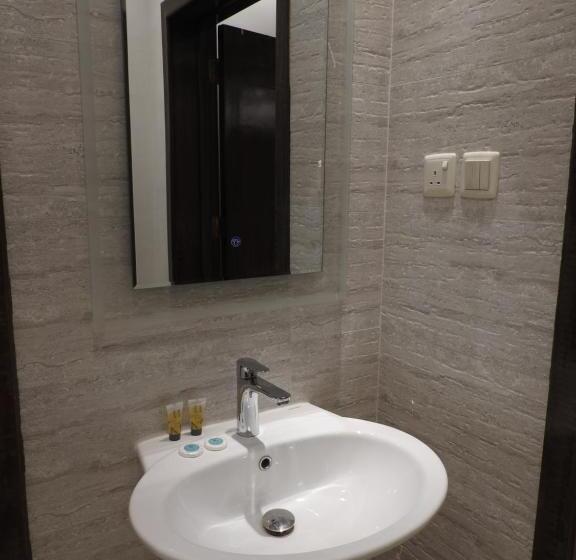 스탠다드 룸 킹사이즈 침대, نيو العرين بارك أبها