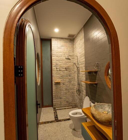 اتاق خانوادگی با چشمانداز باغ, Apple House & Coffee